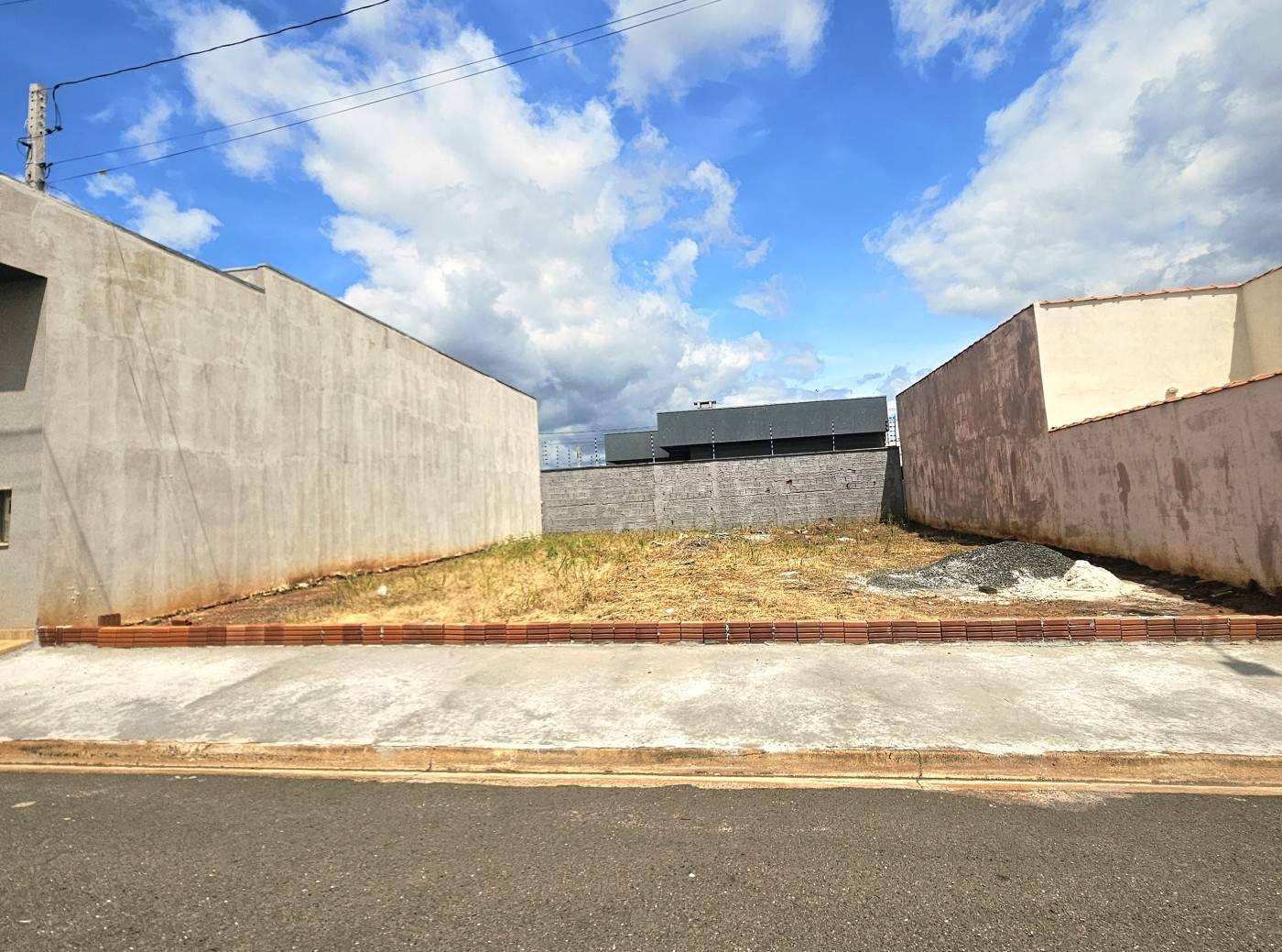 Terreno, 210 m² - Foto 1