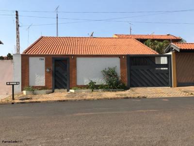 Casa para Venda, em Ibirá, bairro Centro, 3 dormitórios, 3 banheiros, 1 suíte, 2 vagas